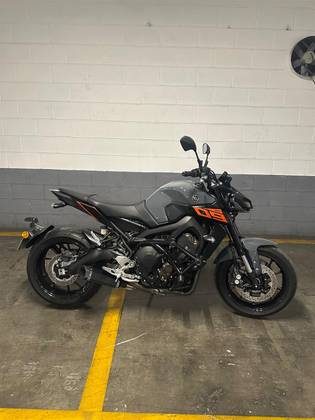 YAMAHA MT-09 